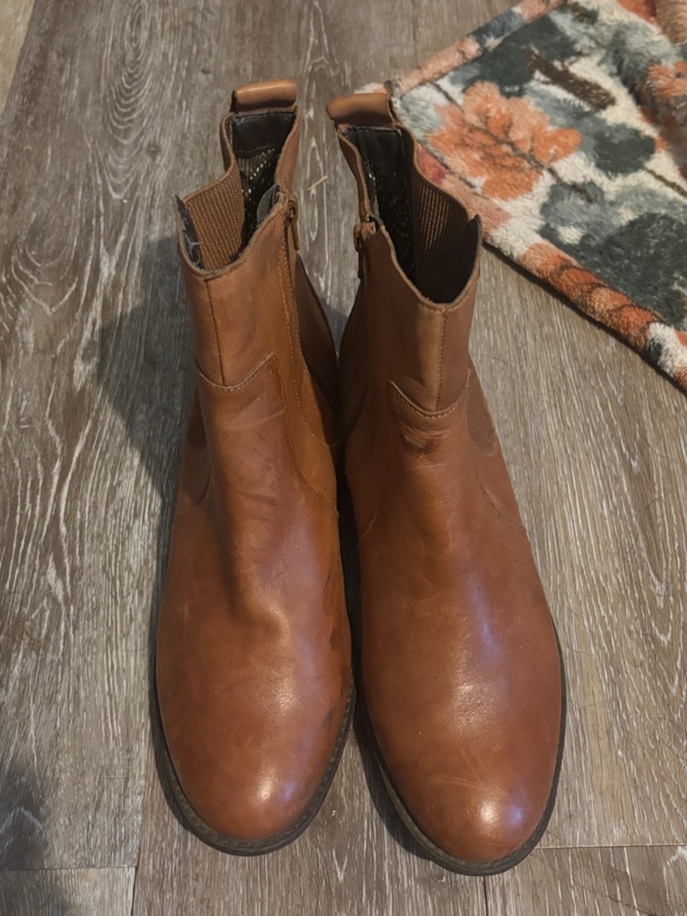 Hush Puppies Women's Tan Leather Chukka Boots